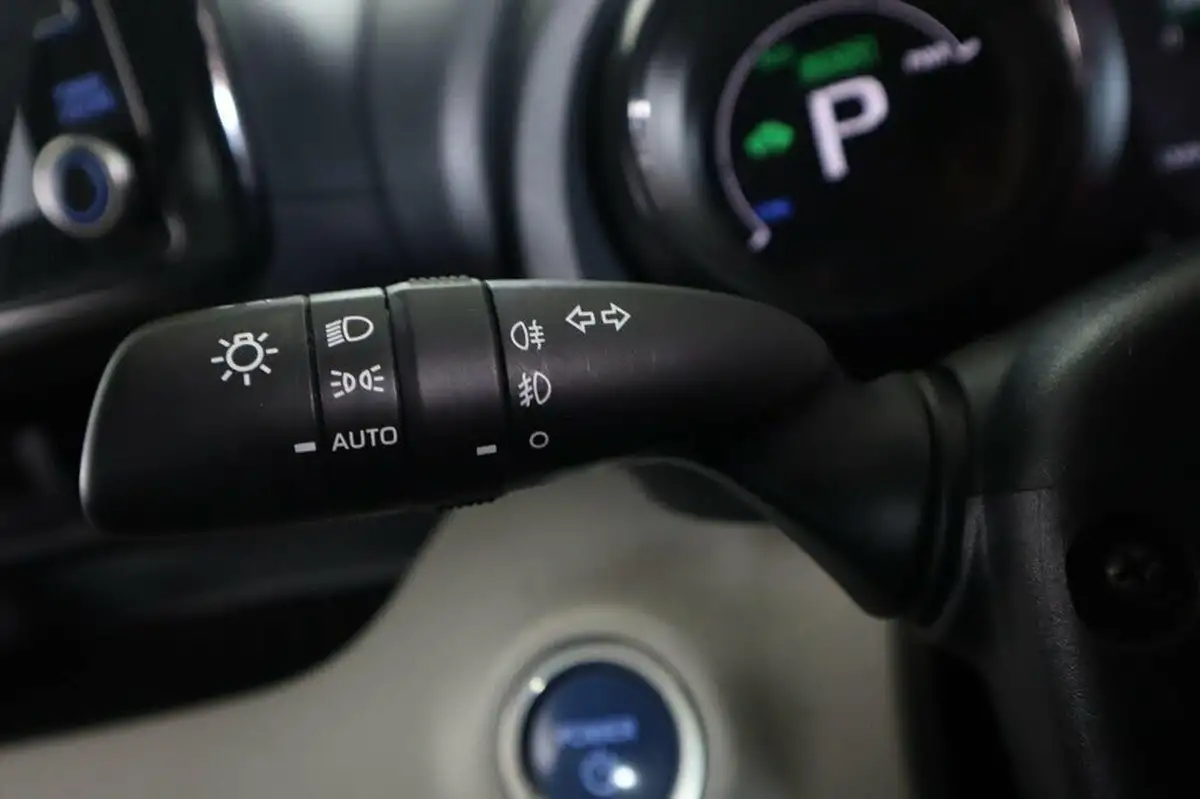 2021-toyota-yaris-15-vvt-i-excel-big-16