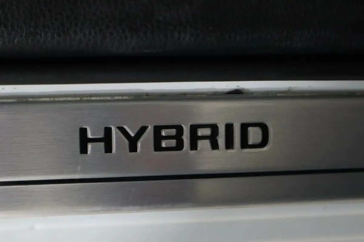 2021-toyota-yaris-15-vvt-i-excel-big-40
