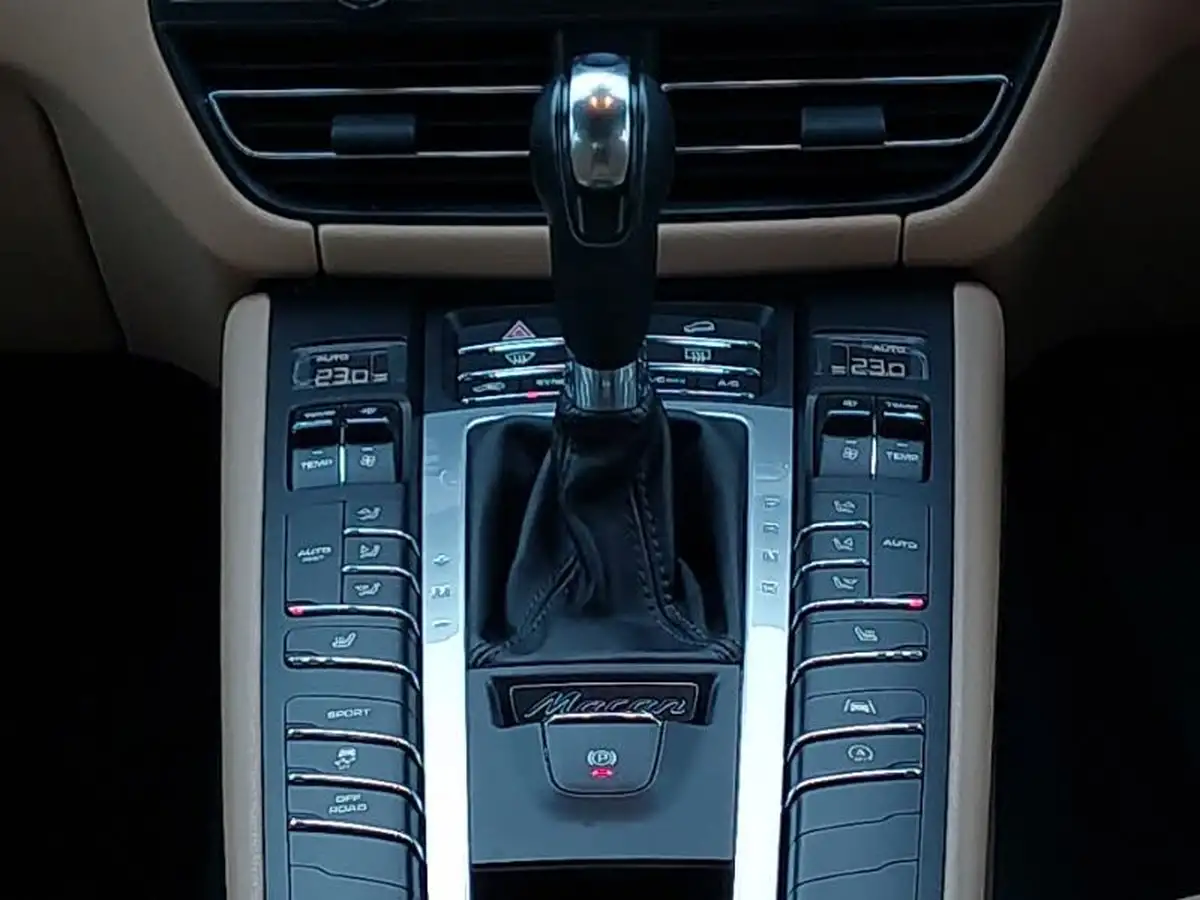 2020-porsche-macan-30-s-big-10