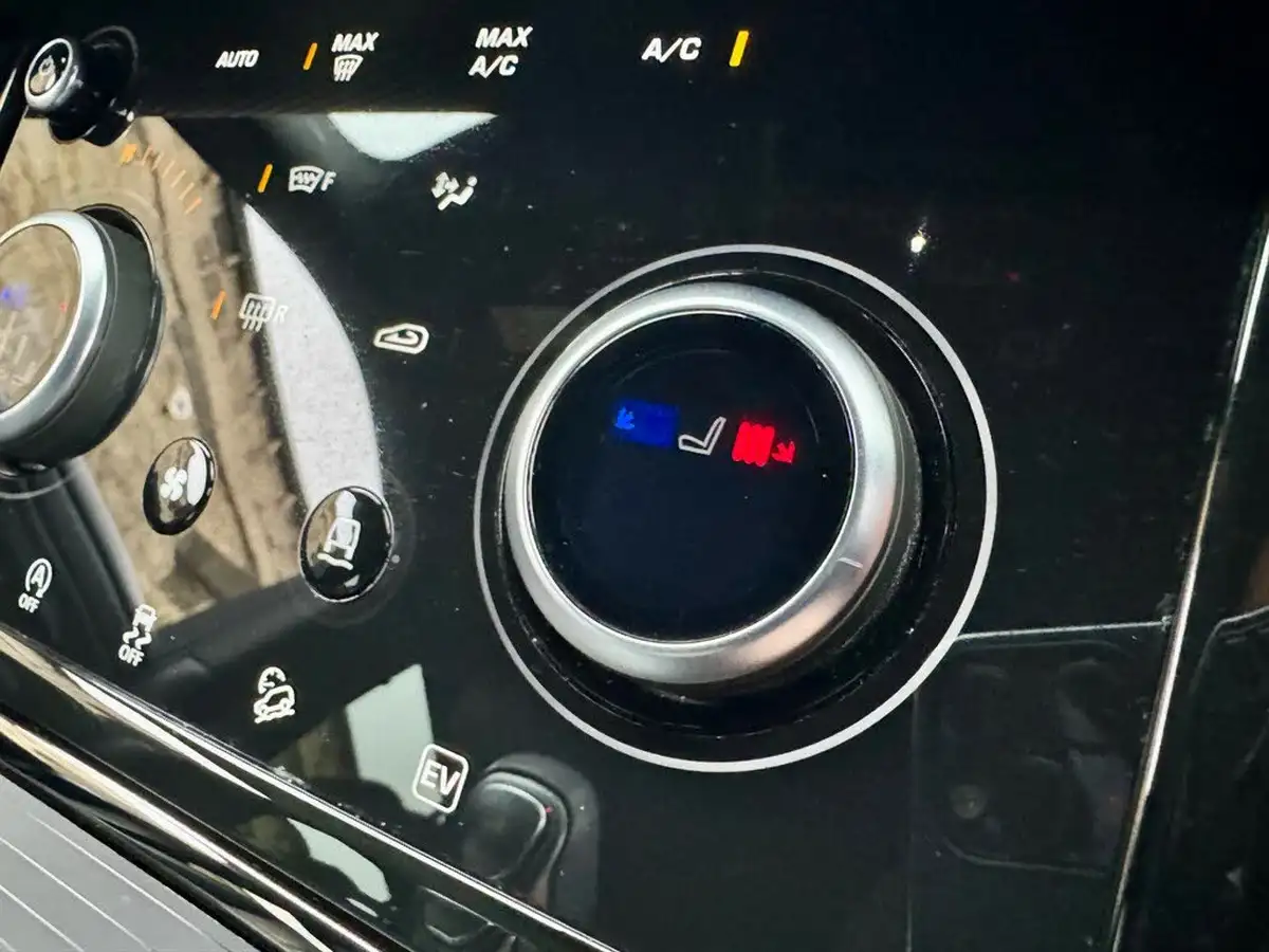 2021-land-rover-range-rover-evoque-15-p300e-r-dynamic-s-big-31