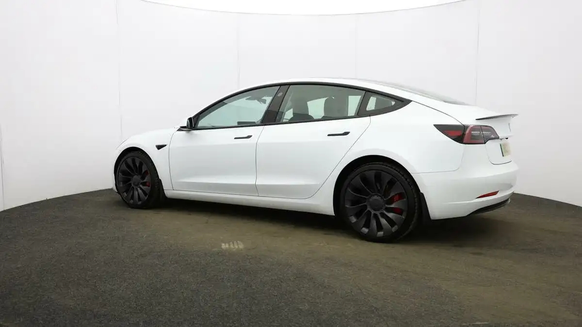 2022-tesla-model-3-e-performance-big-57