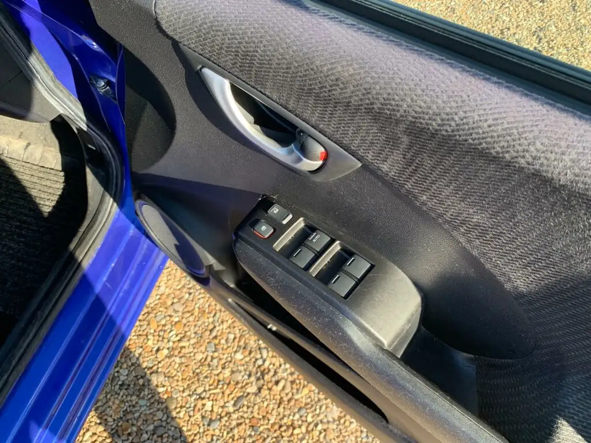 2015-honda-jazz-14-es-plus-cvt-big-6
