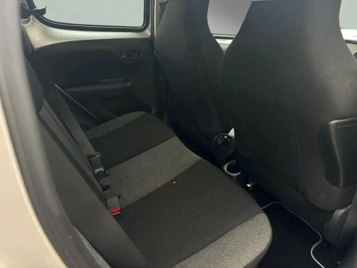 2017-citroen-c1-12-puretech-flair-5d-big-21