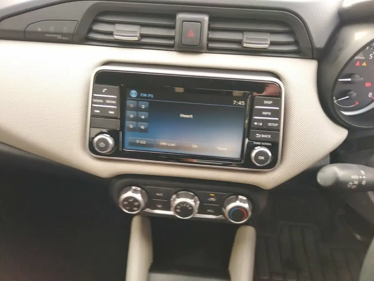 2017-nissan-micra-09-ig-t-acenta-big-23