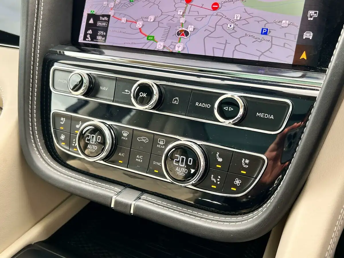 2020-bentley-bentayga-30-hybrid-big-66