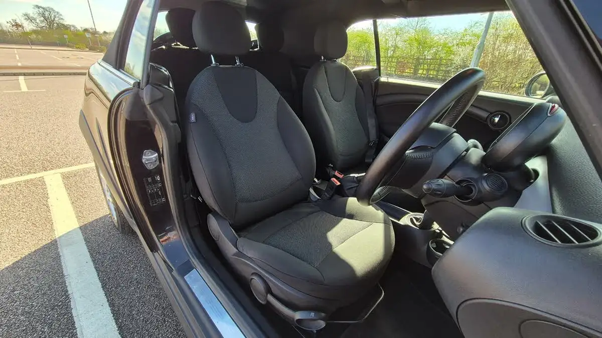 2015-mini-cooper-16-cooper-chili-auto-big-21