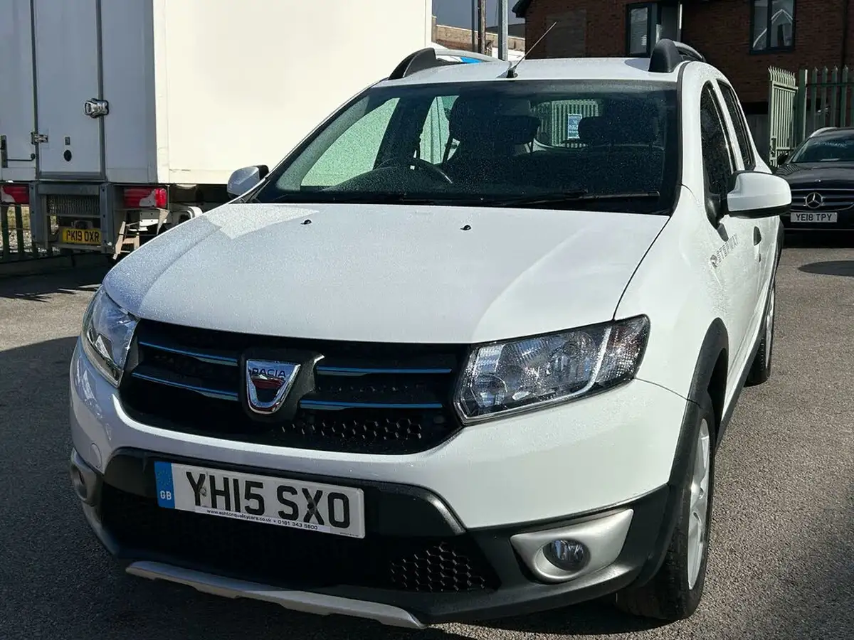 2015-dacia-sandero-stepway-09-laureate-big-3
