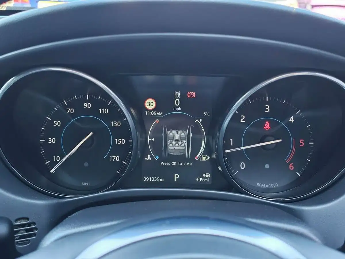2017-jaguar-xe-20d-r-sport-180ps-1999cc-auto-big-5