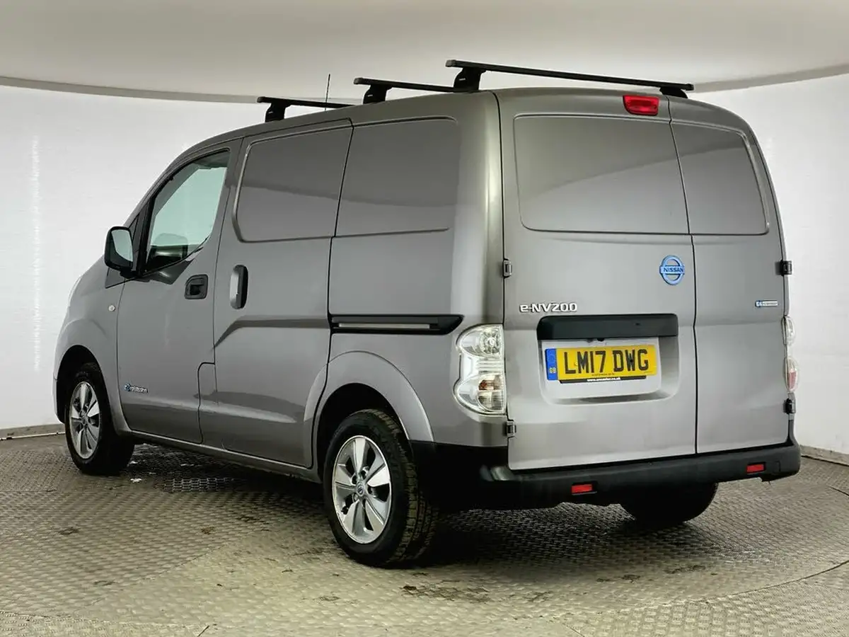 2017-nissan-env200-e-tekna-rapid-panel-van-big-4