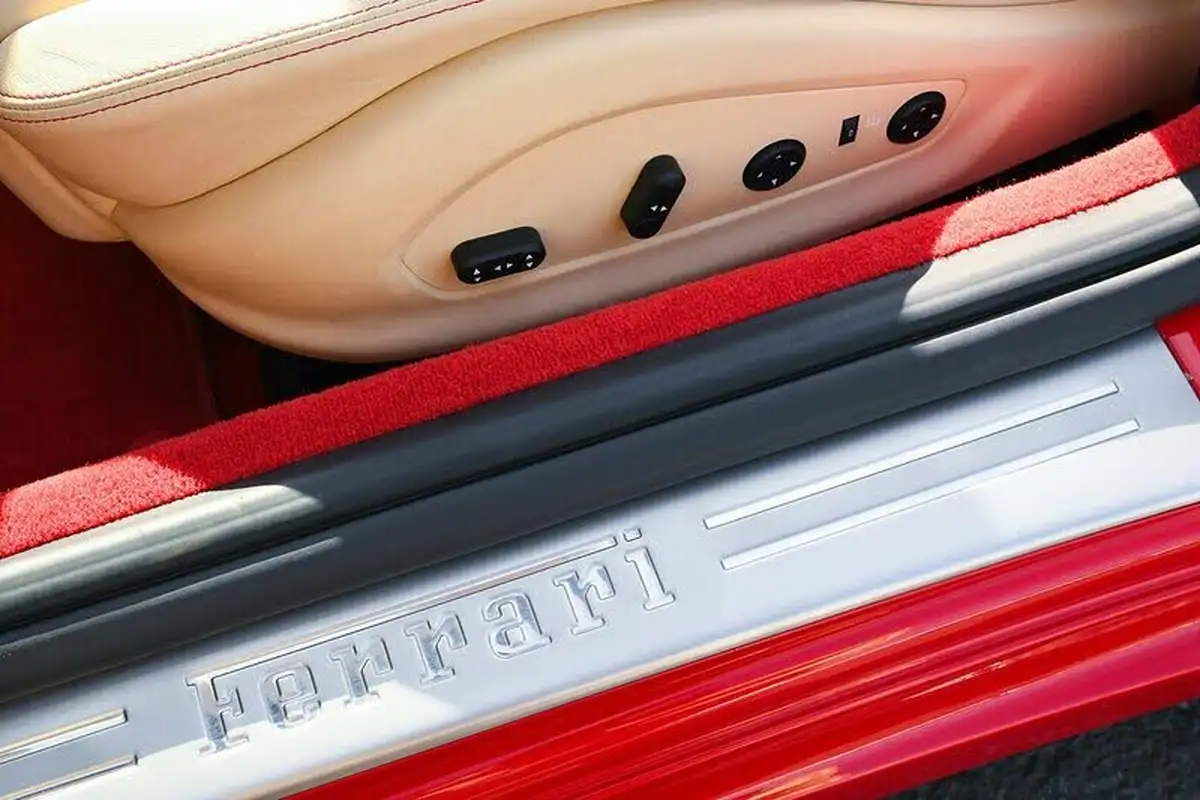 2009-ferrari-california-43-big-45