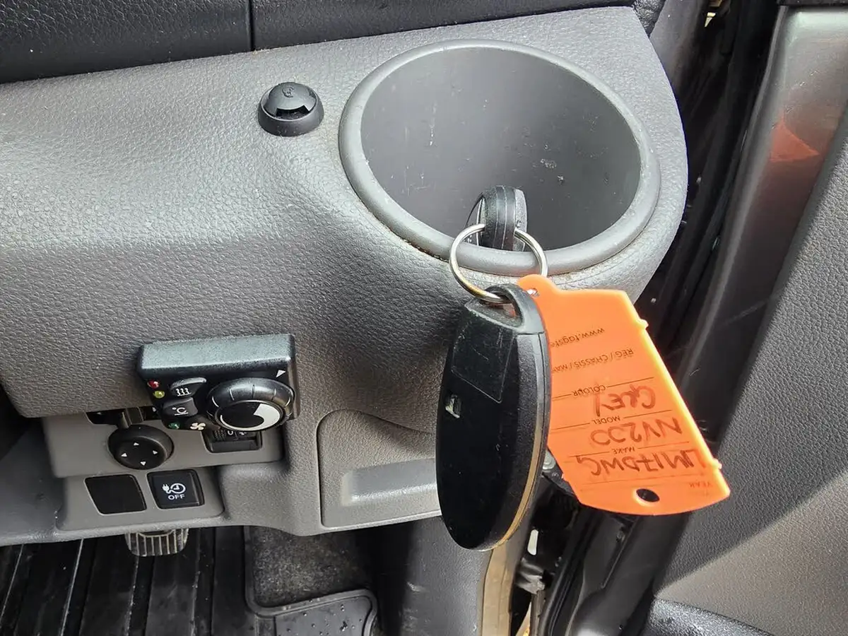 2017-nissan-env200-e-tekna-rapid-panel-van-big-28