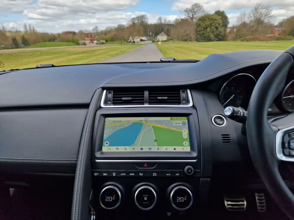 2019-jaguar-e-pace-20-i4d-r-dynamic-se-180ps-awd-auto-big-10