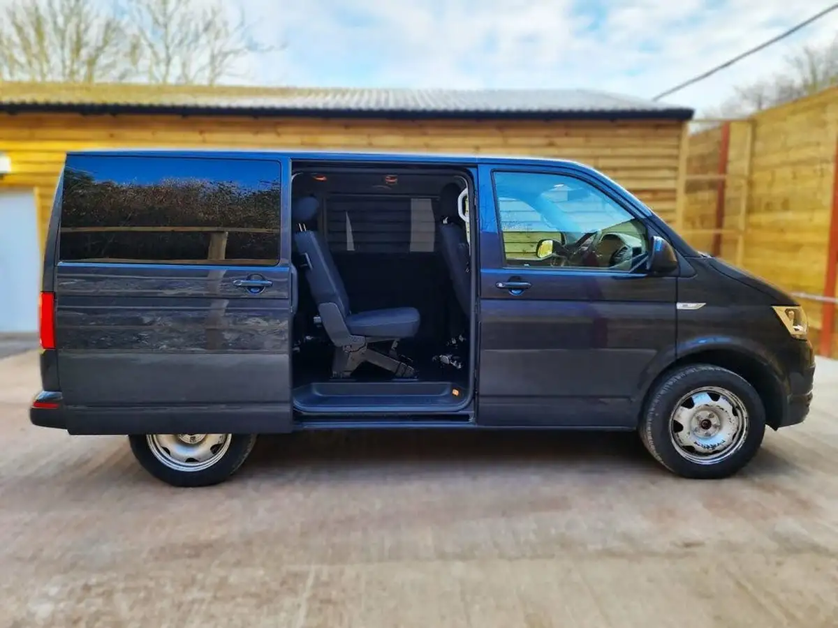 2016-volkswagen-transporter-shuttle-20tdi-t30-bmt-se-150pseu6-swb-dsg-big-9