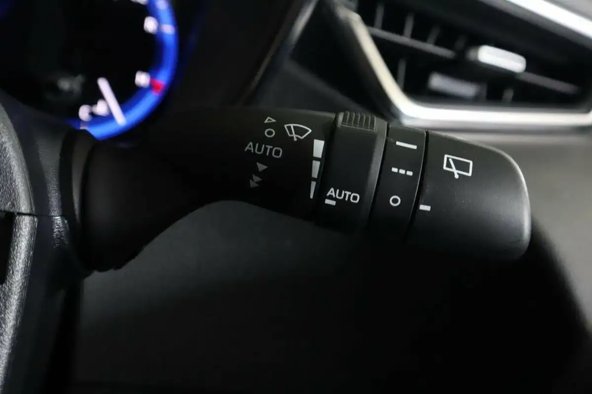 2021-toyota-corolla-18-vvt-i-gr-sport-trk-hatchback-big-25