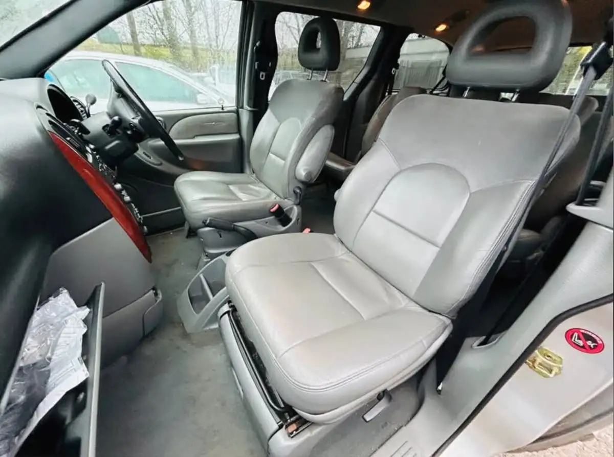 2006-chrysler-grand-voyager-33-limited-xs-big-8