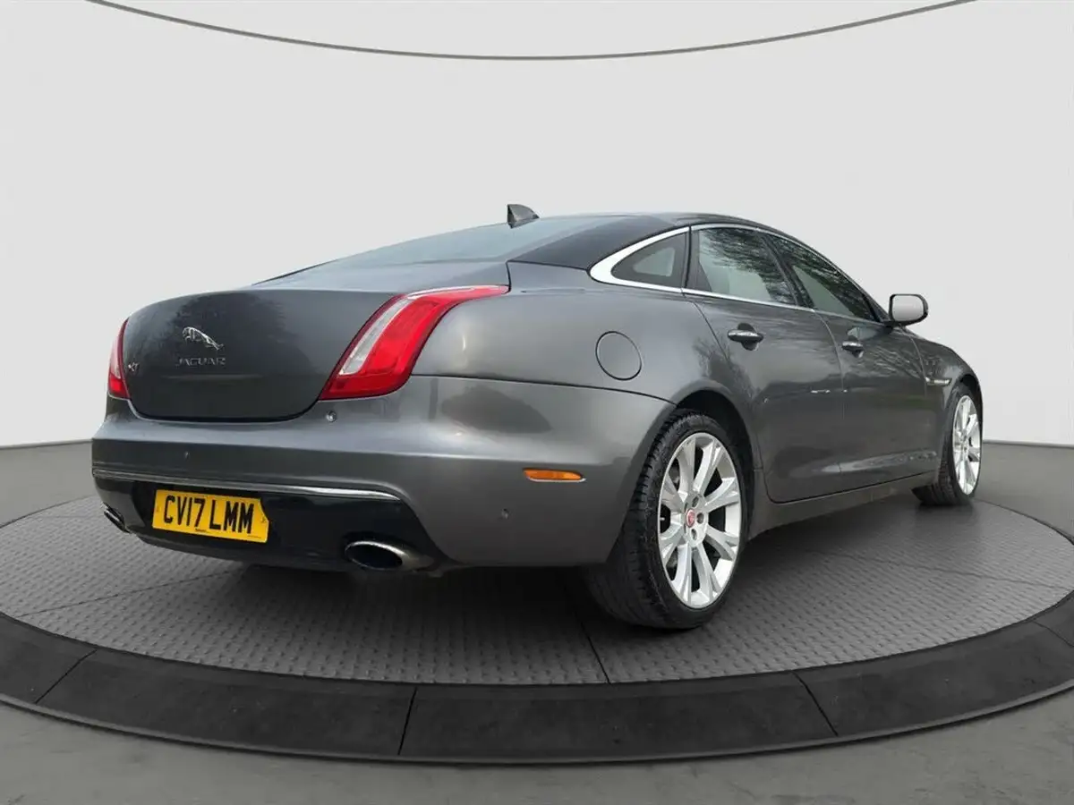 2017-jaguar-xj-series-30td-xj-portfolio-swb-big-10