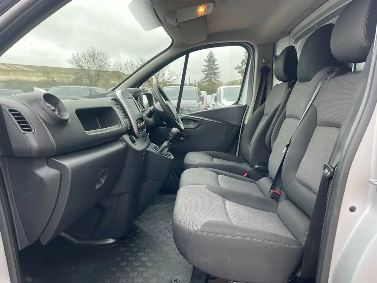2021-renault-trafic-20dci-ll30-energy-120-business-panel-big-38
