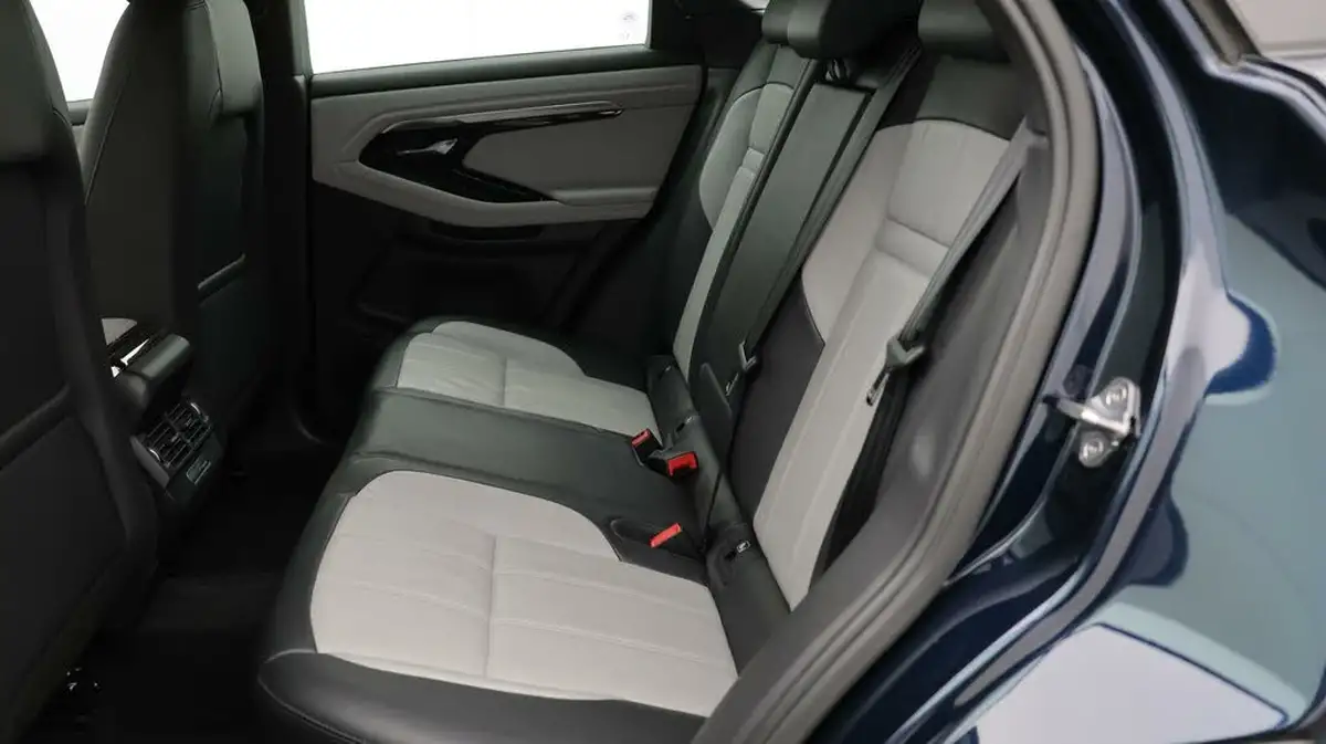 2022-land-rover-range-rover-evoque-15-p300e-r-dynamic-se-big-16