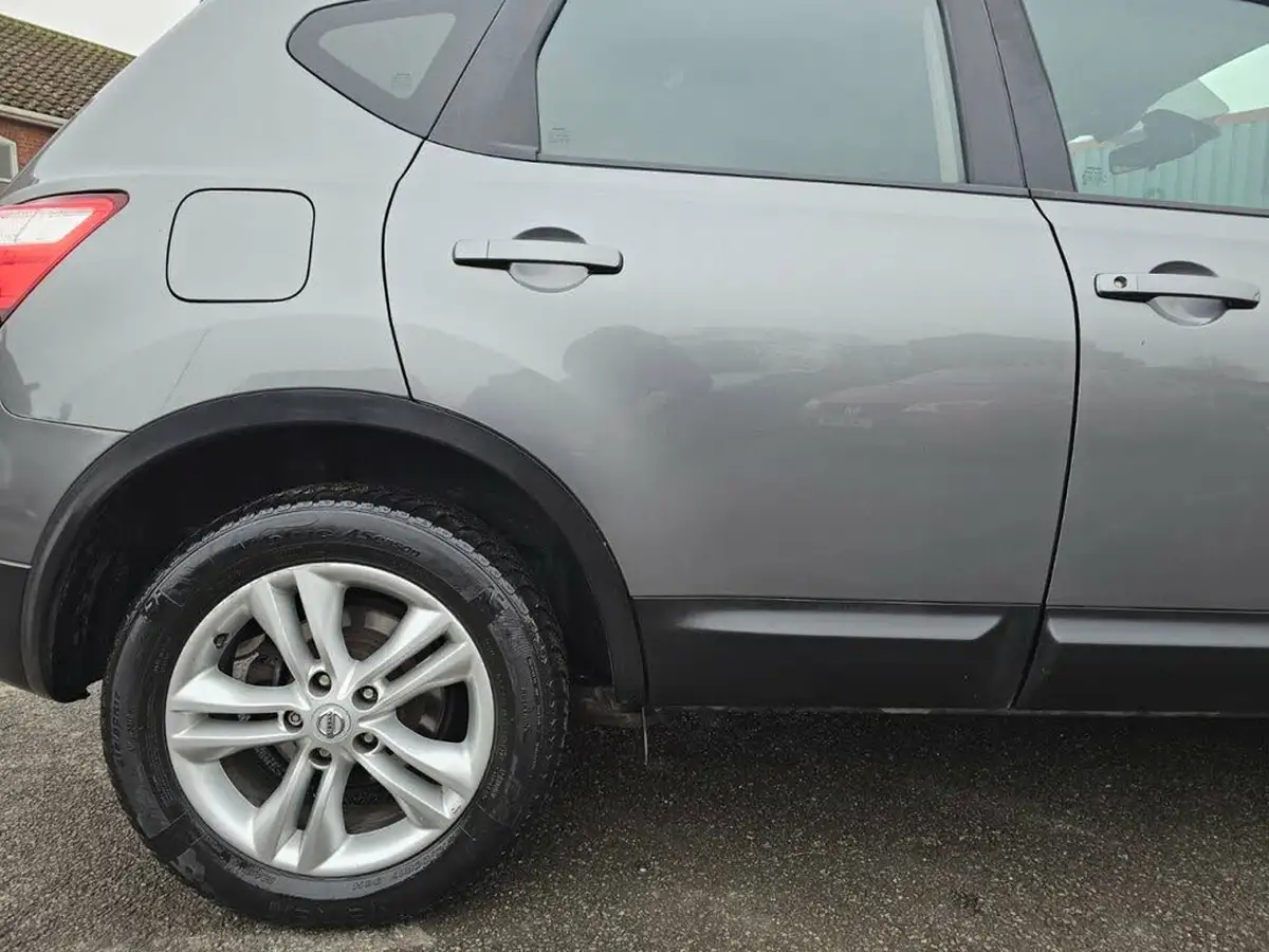 2011-nissan-qashqai-20-acenta-big-36