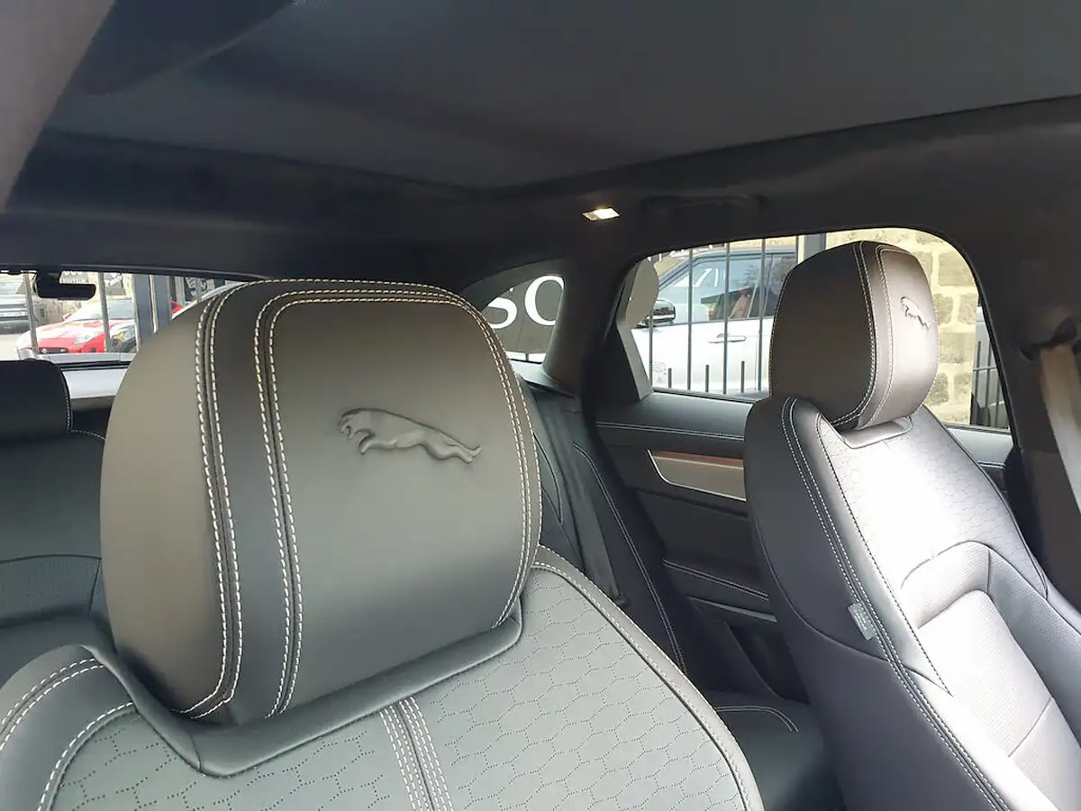 2024-jaguar-f-pace-30-d300-r-dynamic-hse-black-big-35