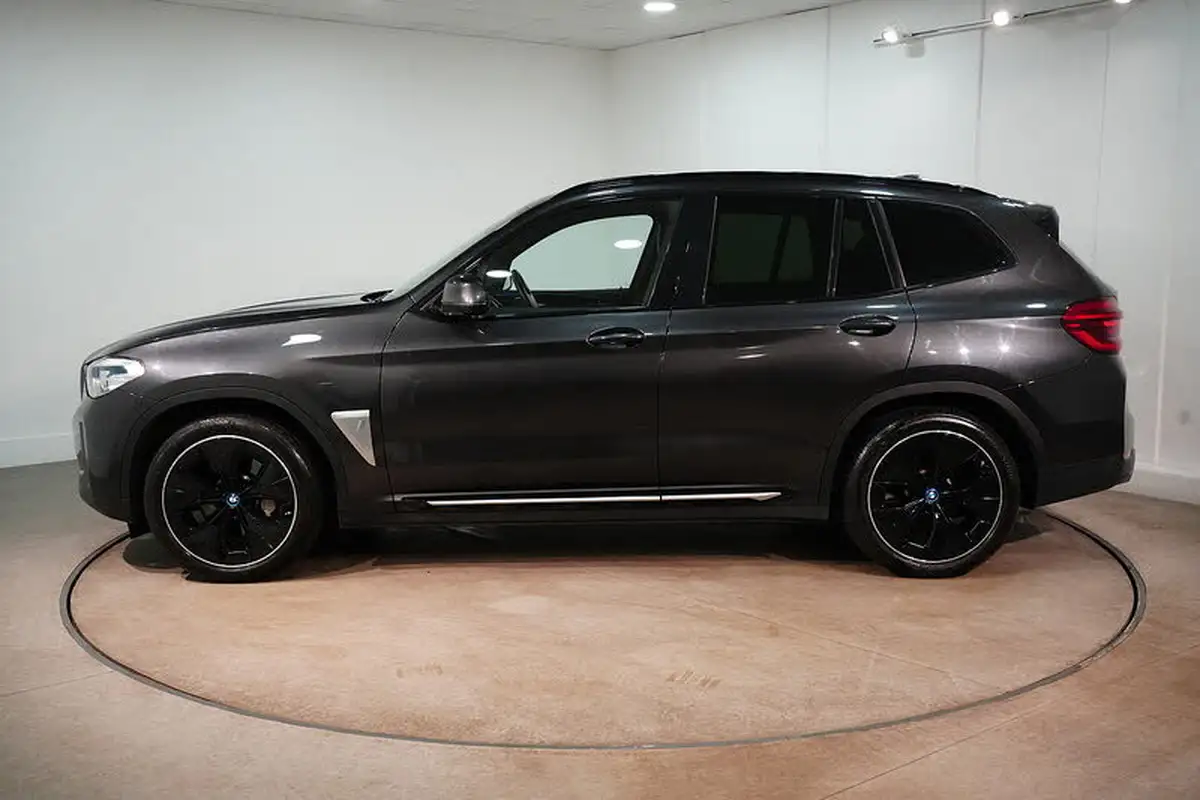2022-bmw-ix3-e-premier-edition-big-4