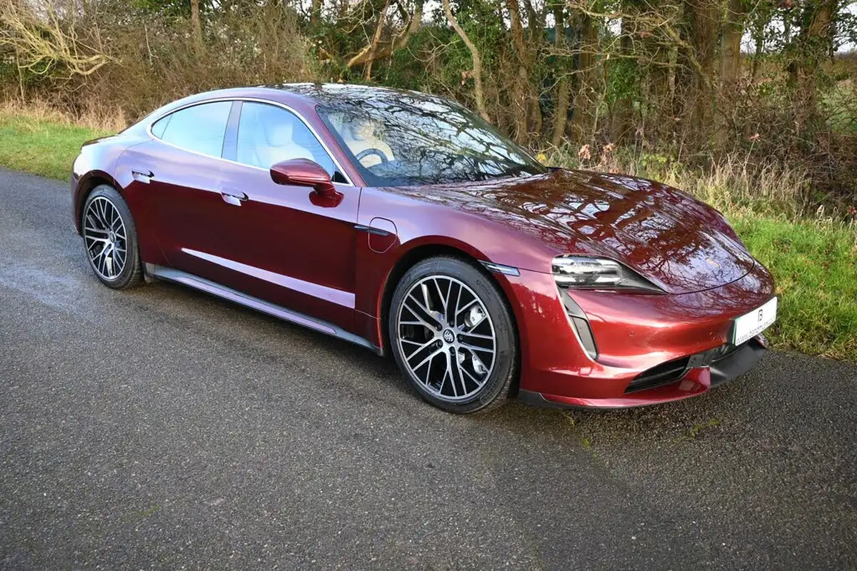 2021-porsche-taycan-e-turbo-big-0