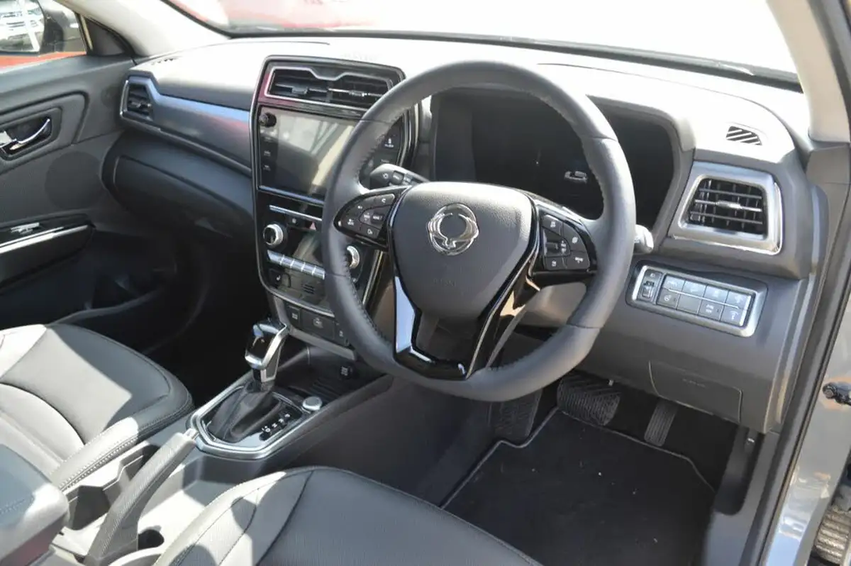 2023-kgm-ssangyong-tivoli-15-ultimate-auto-big-13