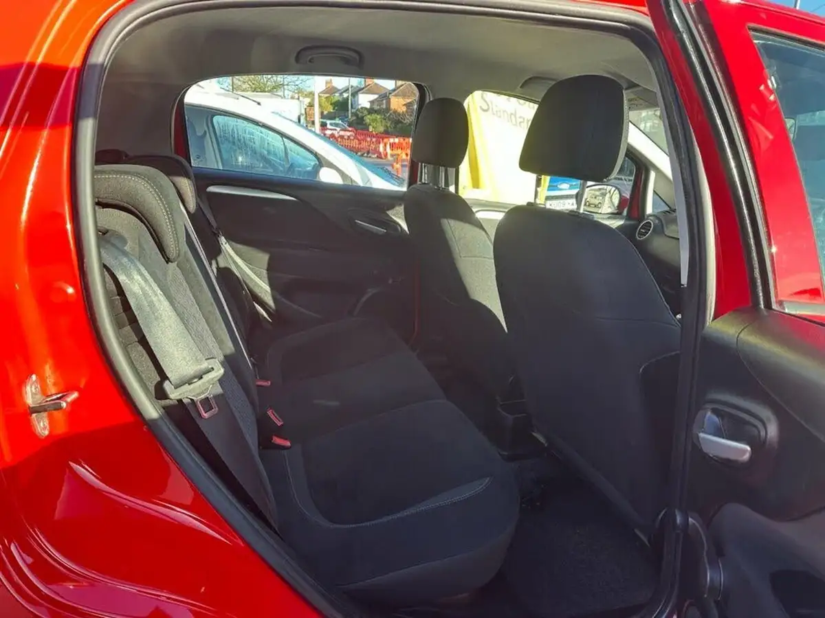 2016-fiat-punto-12-easy-5d-big-16