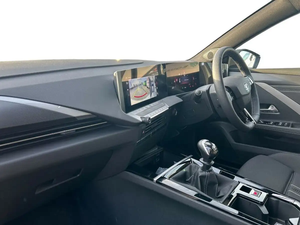 2024-vauxhall-astra-12-turbo-gs-130ps-hatchback-big-7