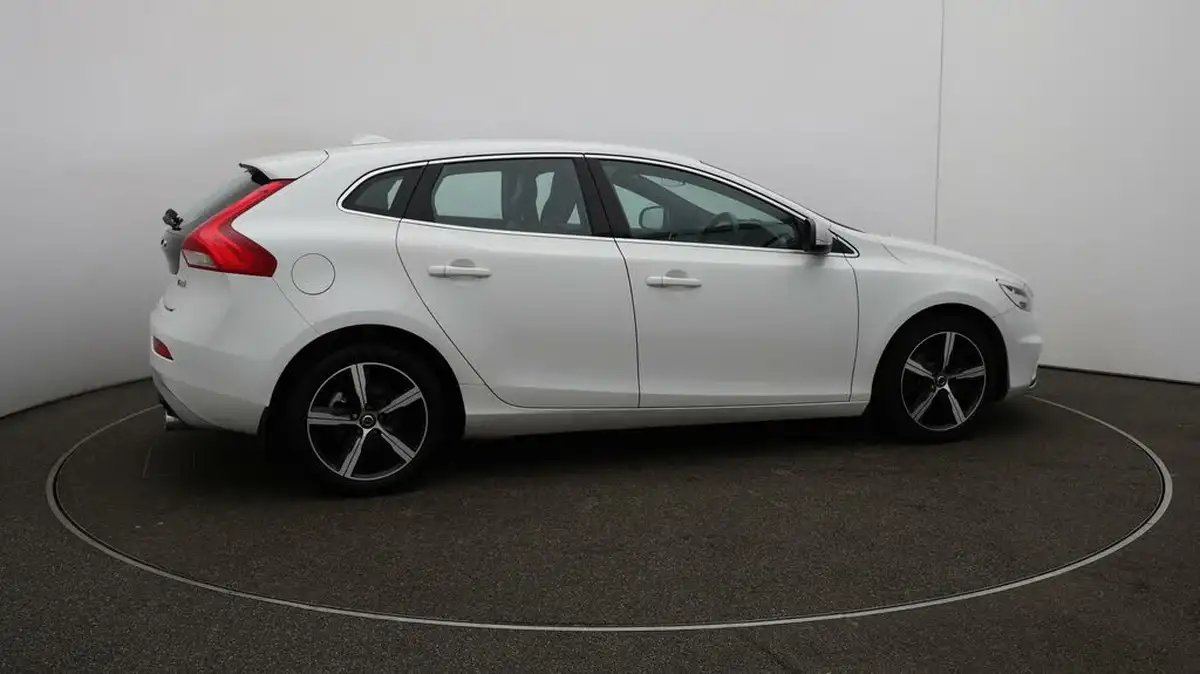 2019-volvo-v40-20-t2-r-design-big-49