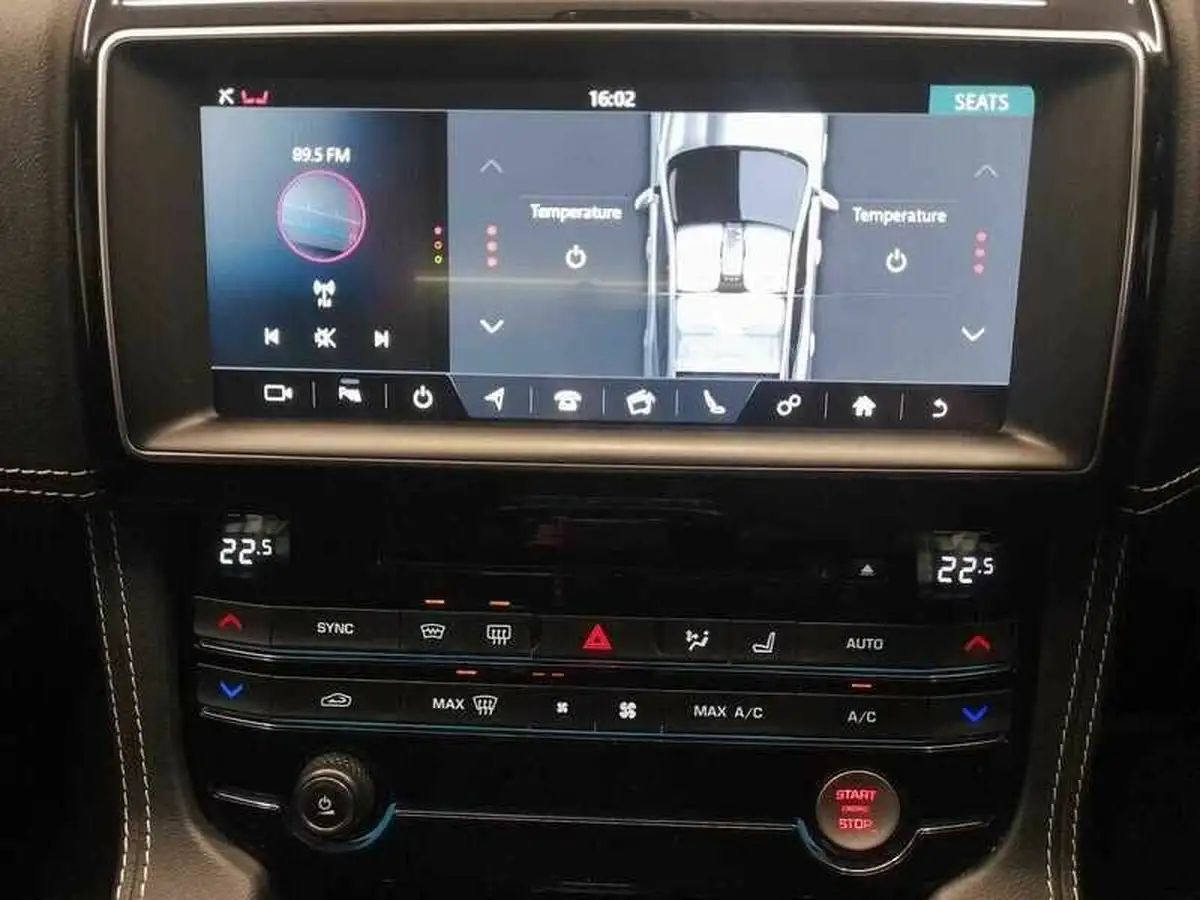 2020-jaguar-f-pace-20-i4d-chequered-flag-180ps-big-19
