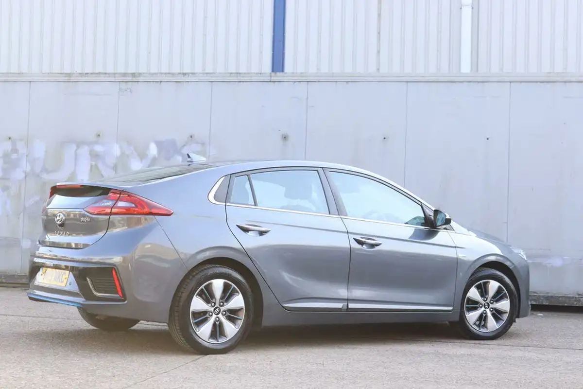 2019-hyundai-ioniq-16-gdi-premium-plug-in-hybrid-big-7