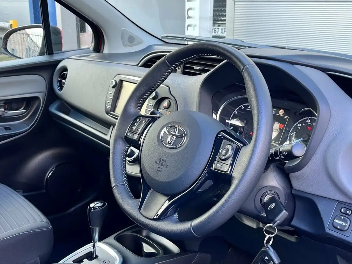 2020-toyota-yaris-15-vvt-i-icon-111bhp-1496cc-cvt-big-4