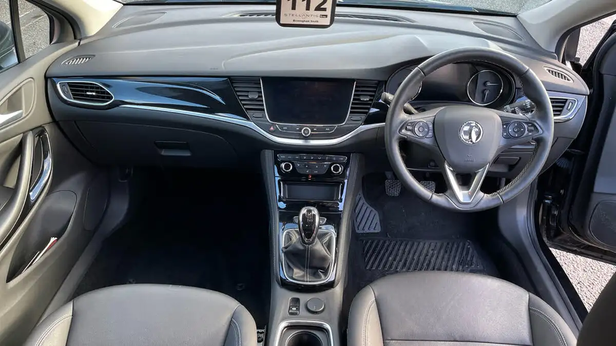 2020-vauxhall-astra-12-turbo-elite-nav-big-3