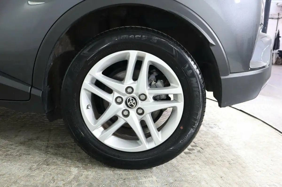 2021-toyota-c-hr-18-vvt-i-icon-big-31
