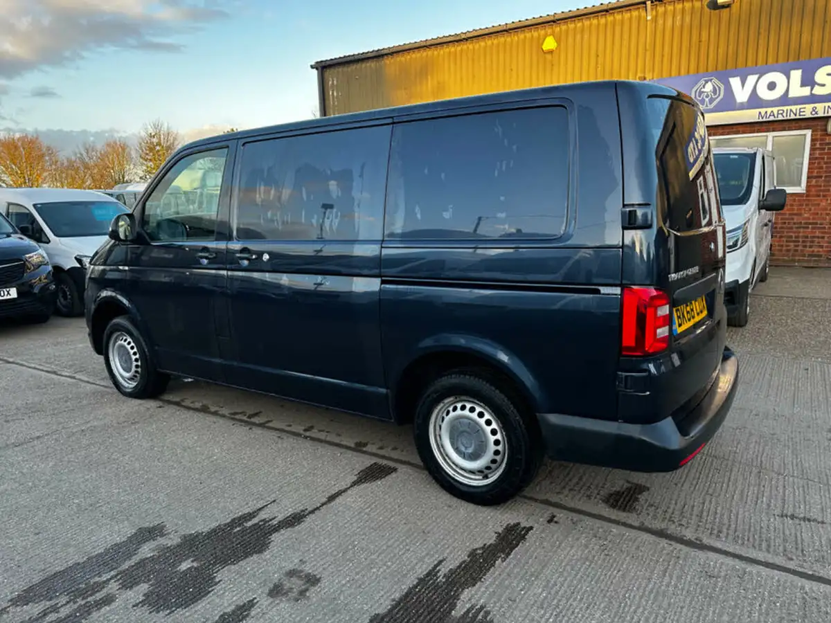 2018-volkswagen-transporter-20tdi-t30-startline-bmt-lwb-102pseu6-panel-big-6