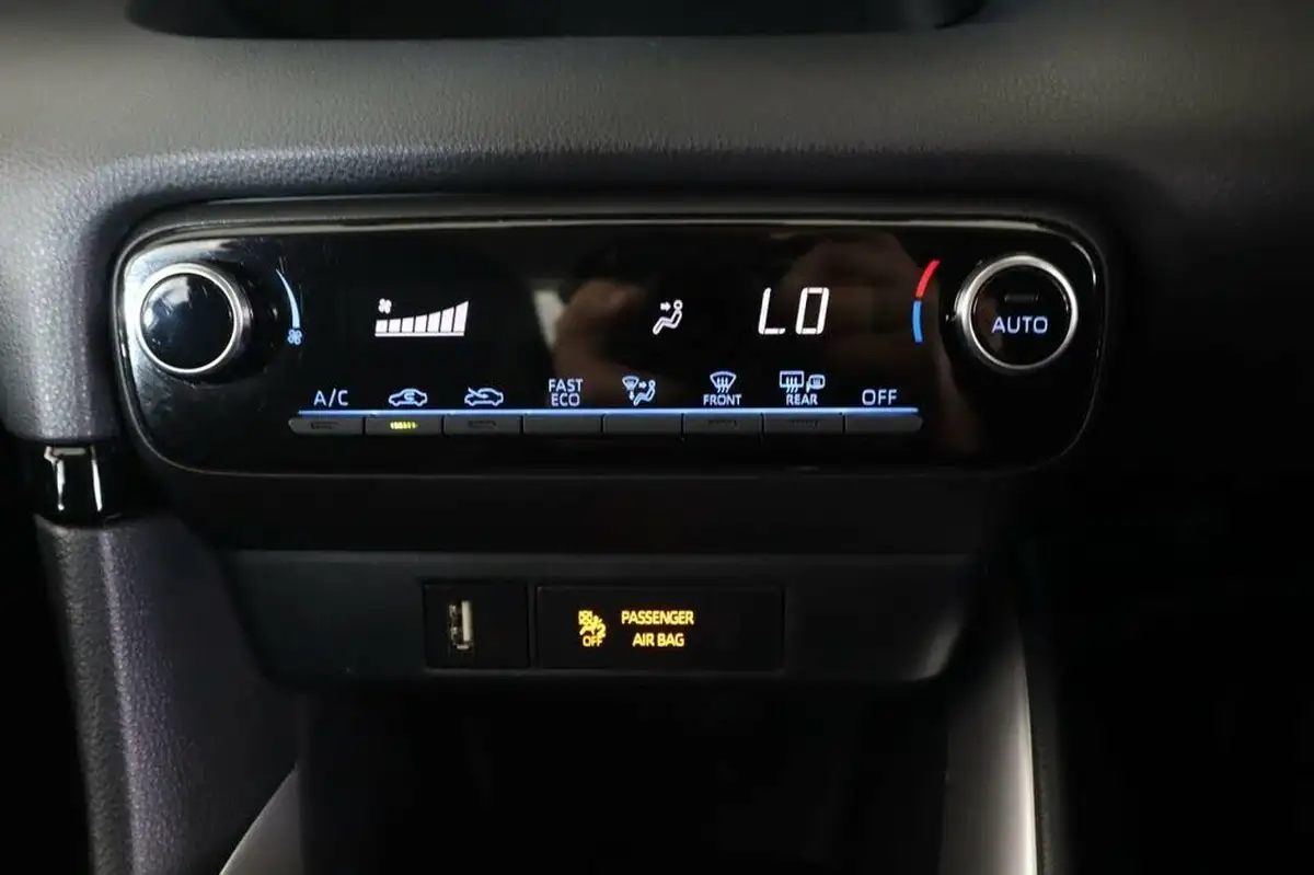 2022-toyota-yaris-15-vvt-i-icon-big-39