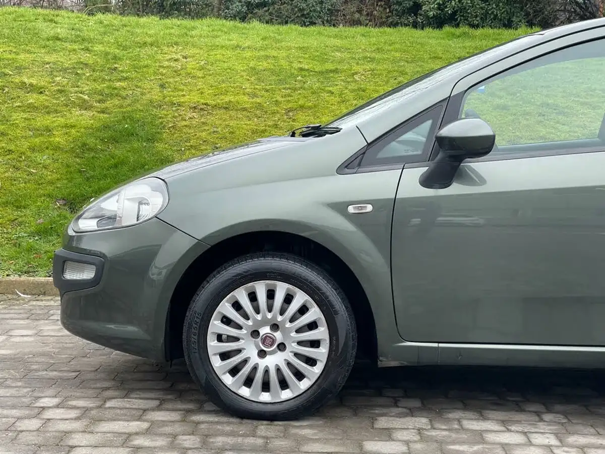 2010-fiat-punto-evo-14-active-5d-big-10