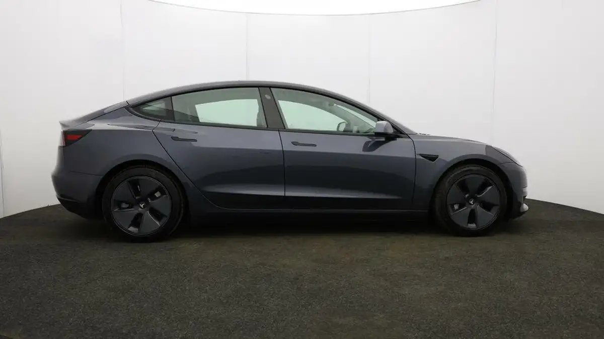2020-tesla-model-3-e-long-range-big-48