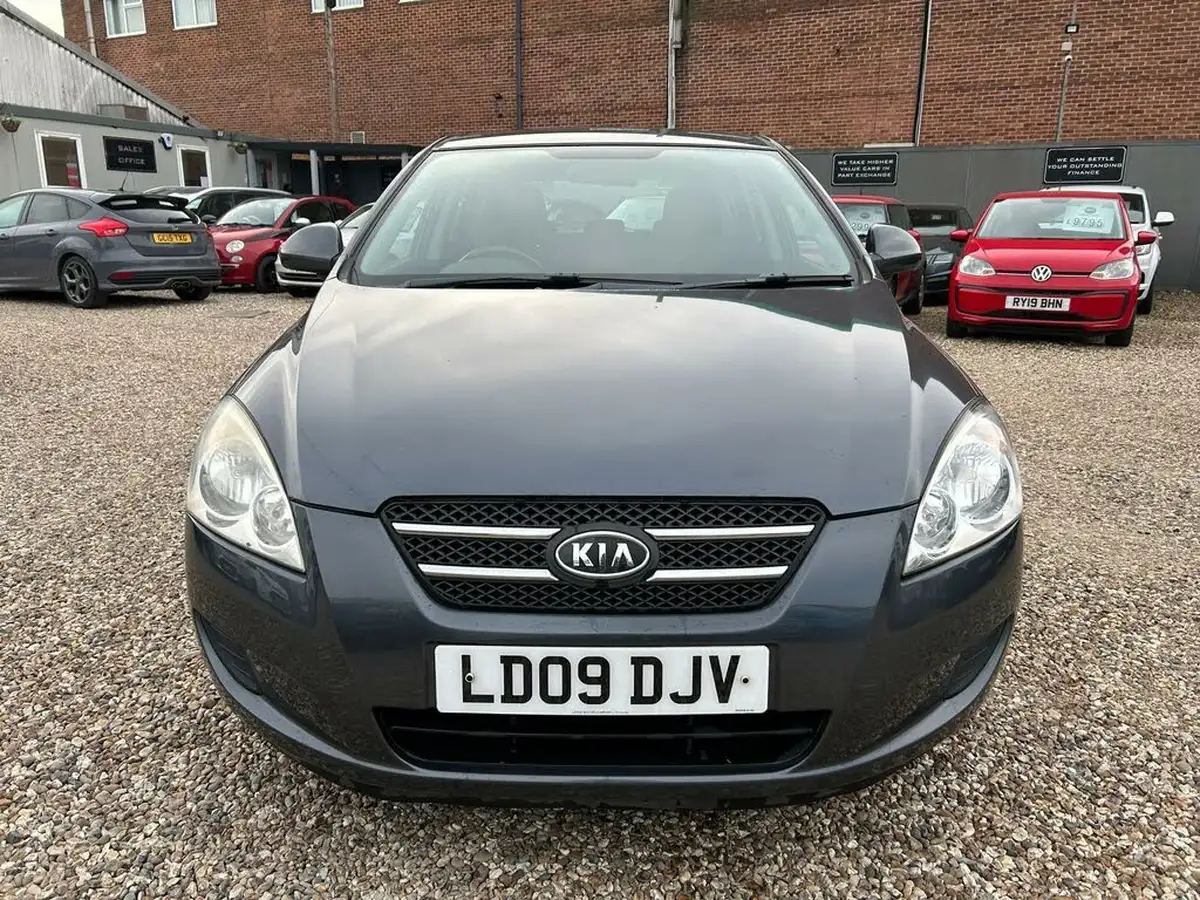 2009-kia-ceed-16td-gs-hatchback-big-2