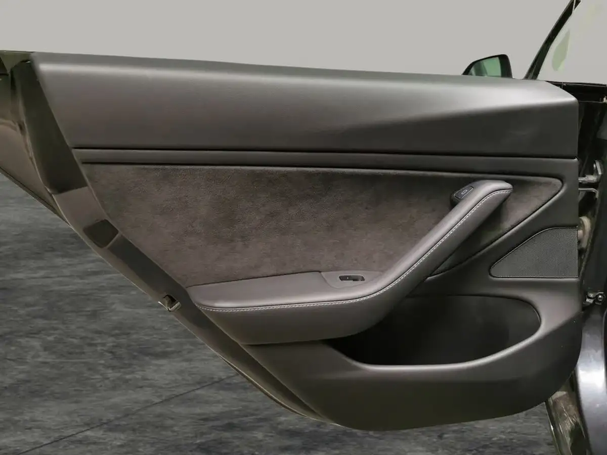 2020-tesla-model-3-e-long-range-big-33
