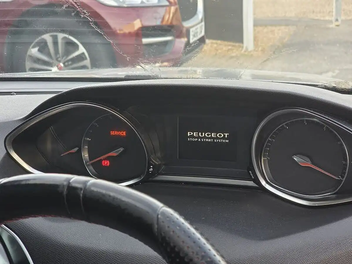 2017-peugeot-308-12-puretech-gt-line-big-11