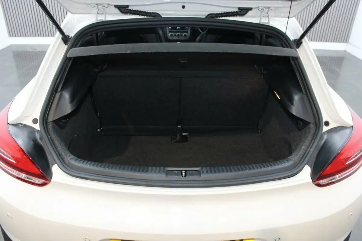 2014-volkswagen-scirocco-20tdi-gt-177ps-coupe-big-15