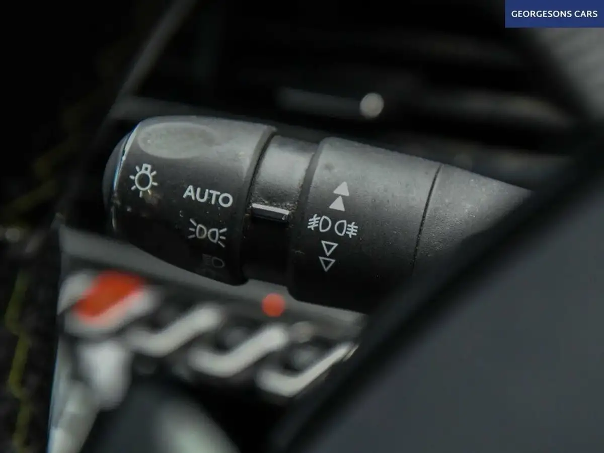2021-peugeot-2008-suv-e-gt-premium-big-22
