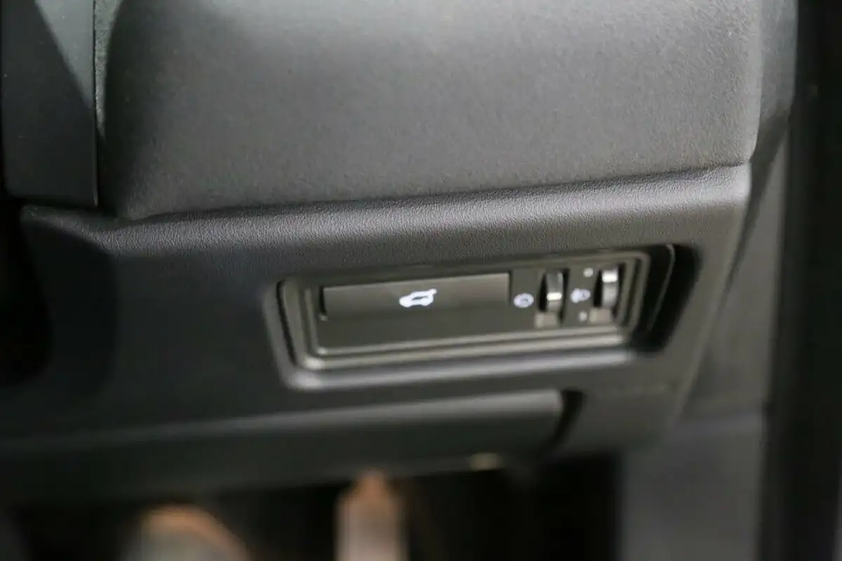 2014-land-rover-range-rover-evoque-22sd4-pure-tech-hatchback-5d-auto-big-24