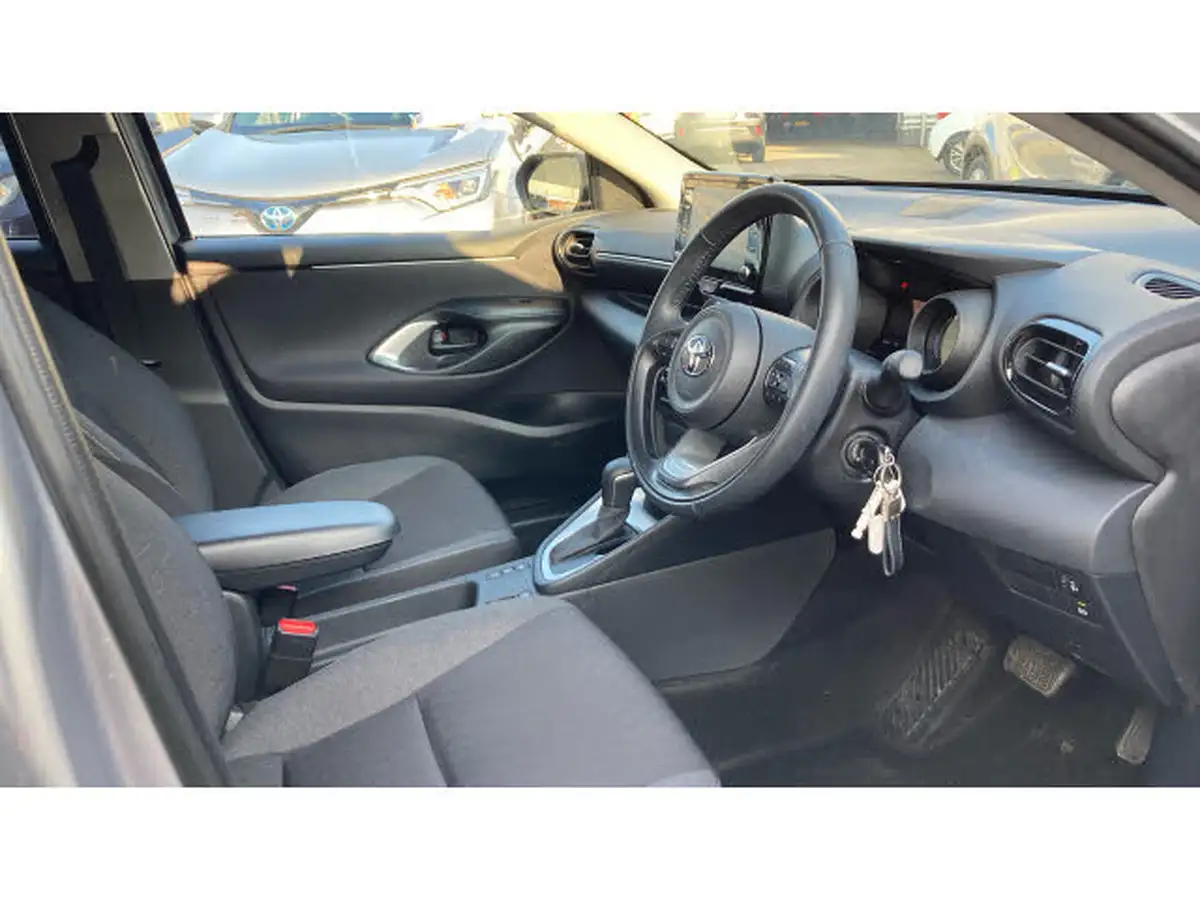 2022-toyota-yaris-15-vvt-i-design-big-10