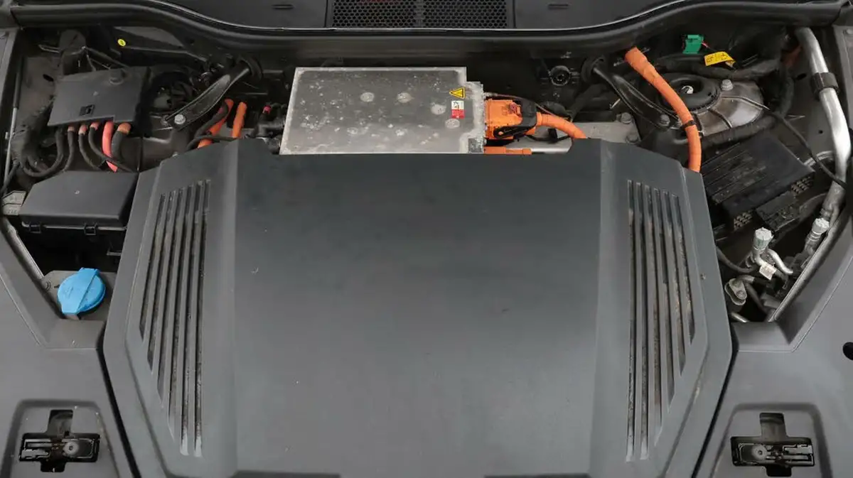 2021-audi-e-tron-55e-technik-station-wagon-big-19
