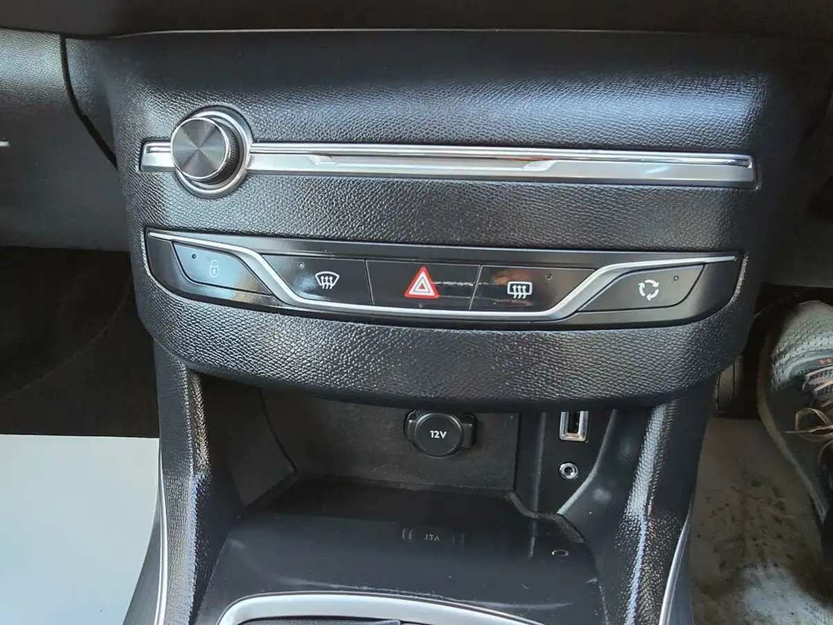 2016-peugeot-308-sw-12-puretech-allure-130bhp-eat6-big-37