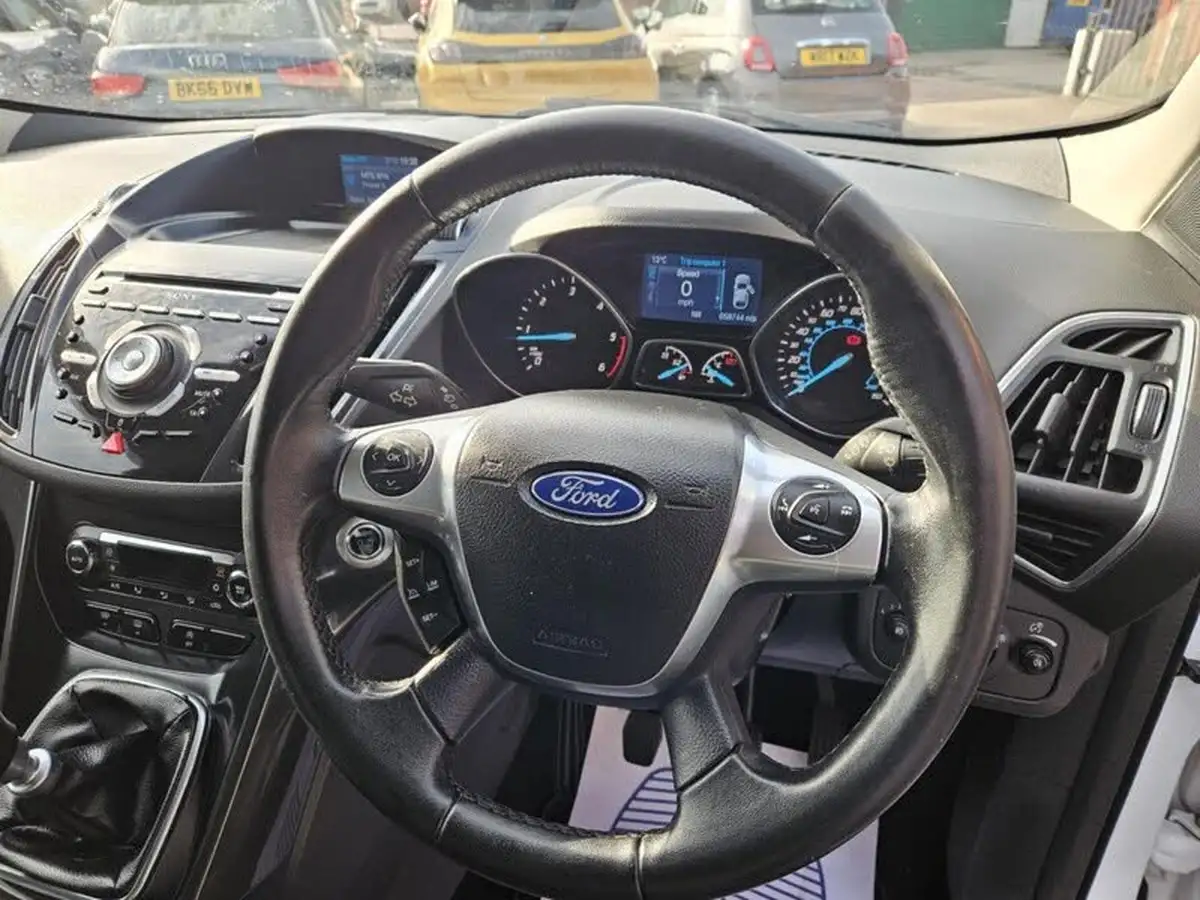 2015-ford-kuga-20tdci-titanium-150ps-big-14