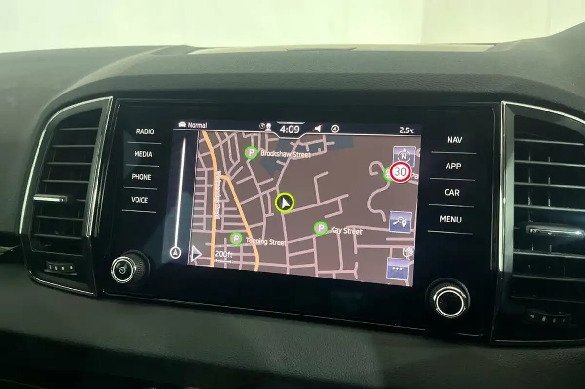 2023-skoda-karoq-15-tsi-se-l-big-30
